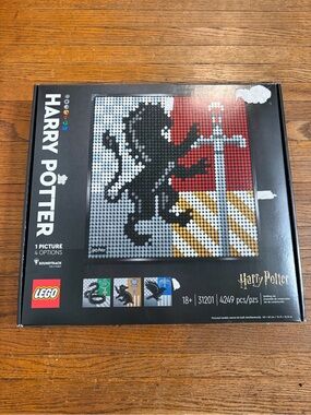 Harry Potter Hogwarts Crest Lego Set